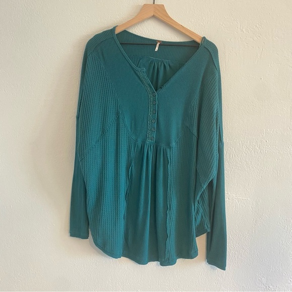 Free People Leo Henley top Relaxed Buttoned Top - Picture 2 of 9